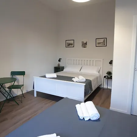 Tammurriata Nera Bedroom Naples